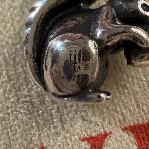 Retired Squirrel charm - Picture 3 of 3